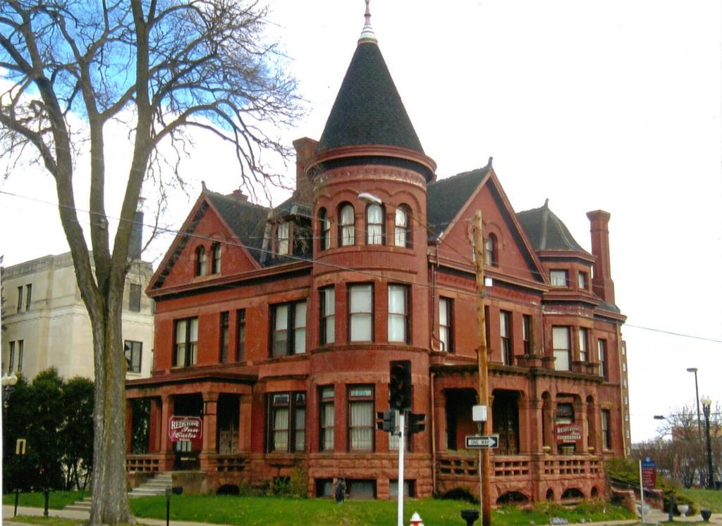 The Redstone Inn And Suites Dubuque Extérieur photo