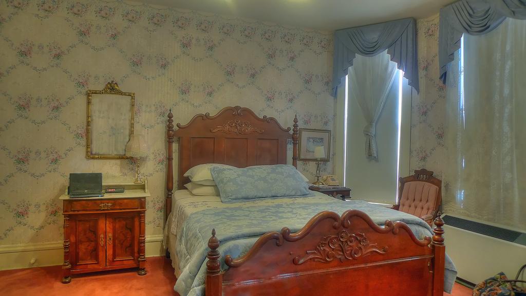 The Redstone Inn And Suites Dubuque Extérieur photo