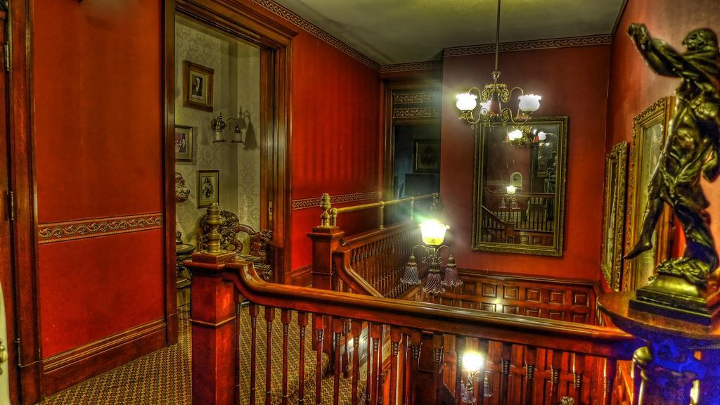 The Redstone Inn And Suites Dubuque Extérieur photo