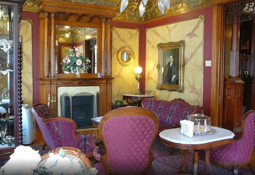 The Redstone Inn And Suites Dubuque Extérieur photo
