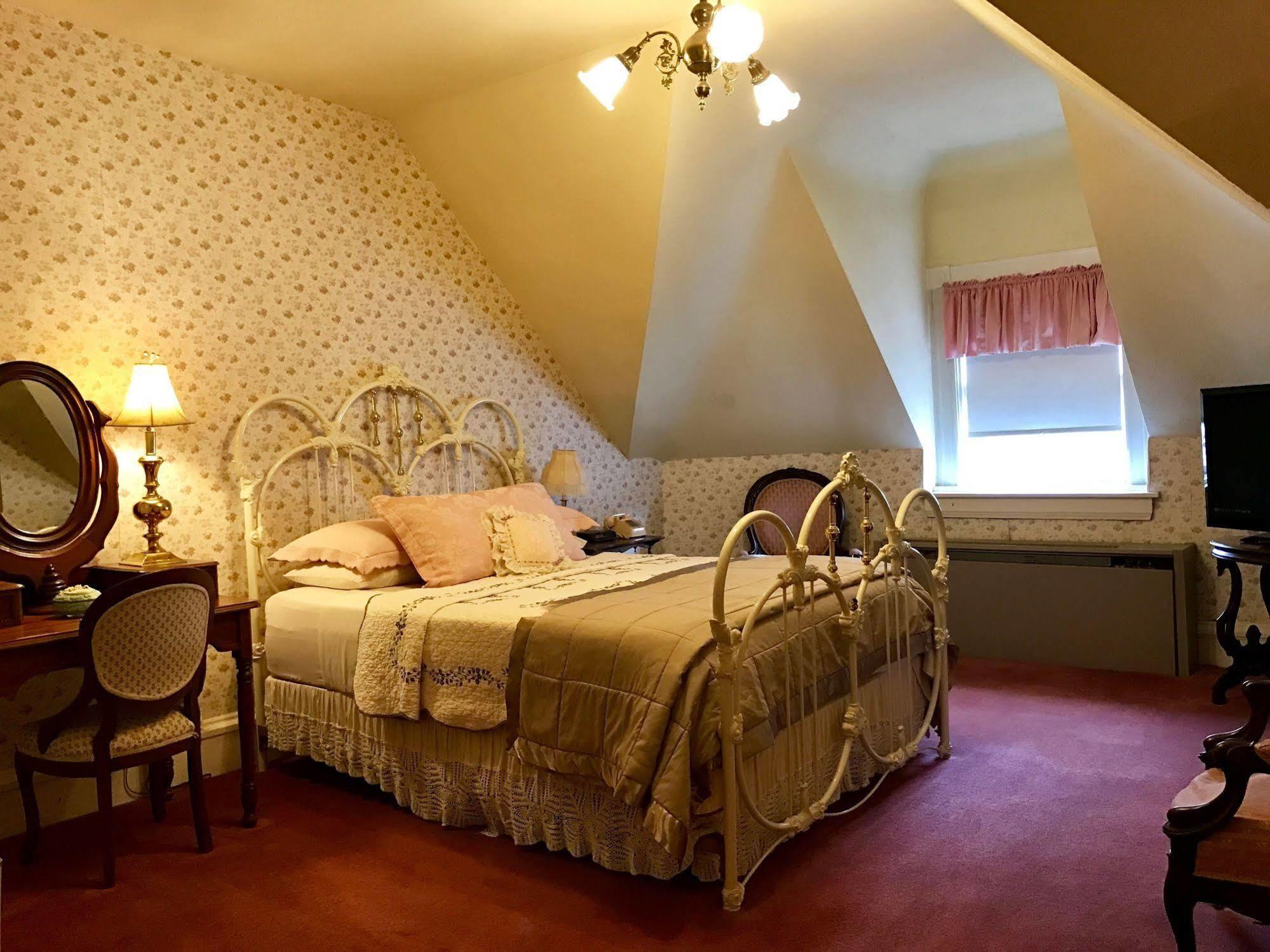The Redstone Inn And Suites Dubuque Extérieur photo