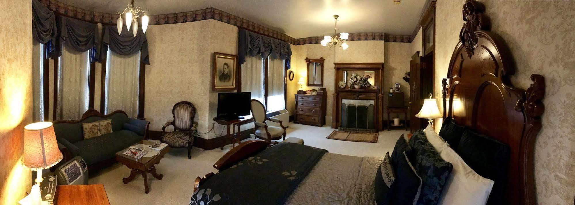 The Redstone Inn And Suites Dubuque Extérieur photo