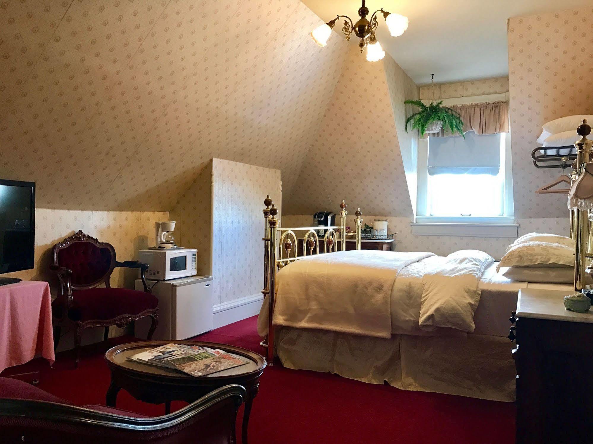 The Redstone Inn And Suites Dubuque Extérieur photo