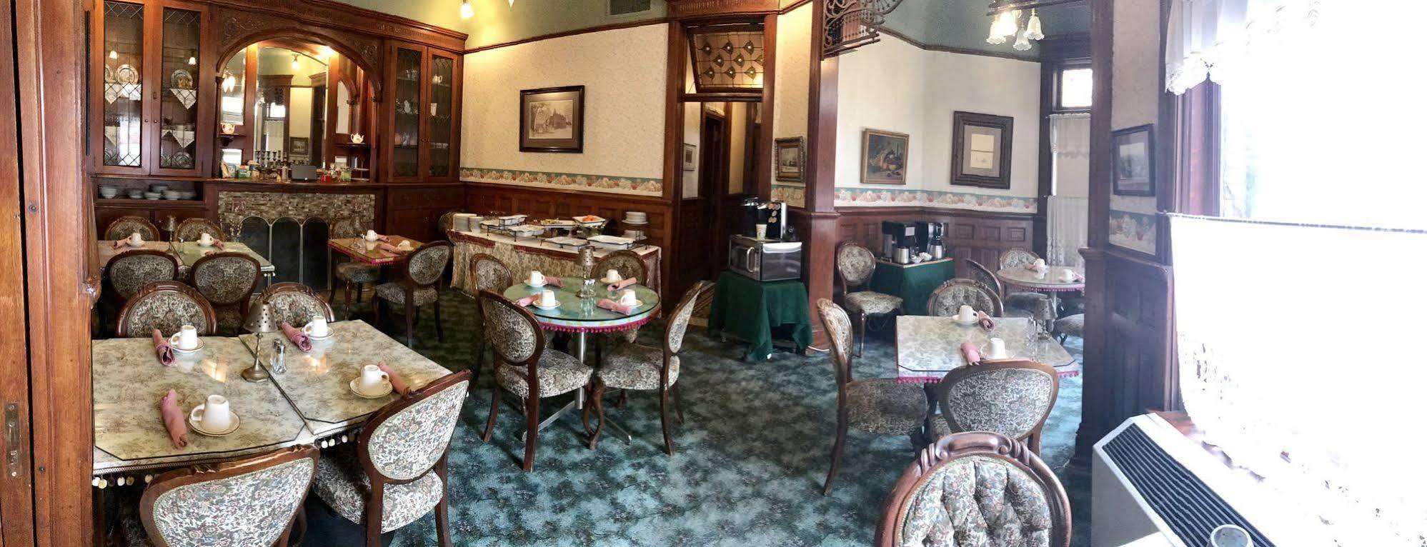 The Redstone Inn And Suites Dubuque Extérieur photo