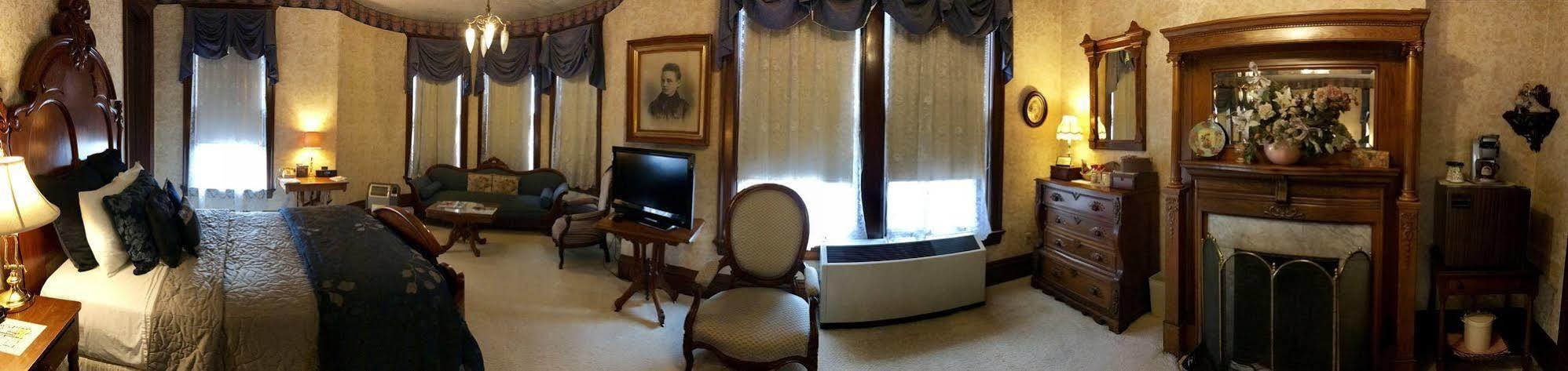 The Redstone Inn And Suites Dubuque Extérieur photo